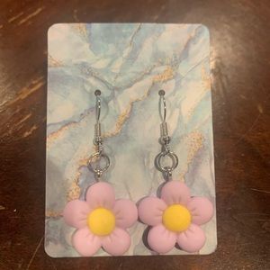 NEW HANDMADE PURPLE DAISY EARRINGS